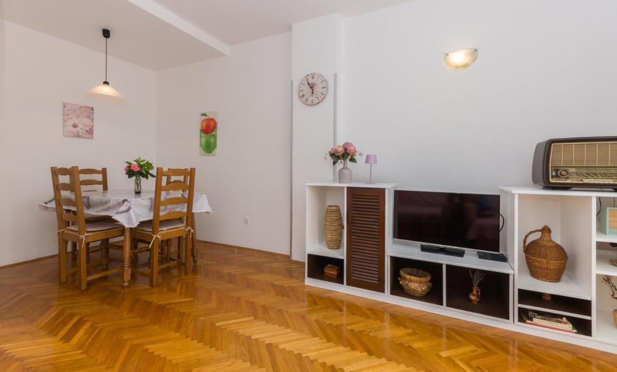 Apartment Domijan By El-Pi Tours Njivice Esterno foto