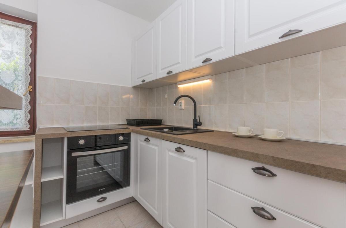 Apartment Domijan By El-Pi Tours Njivice Esterno foto