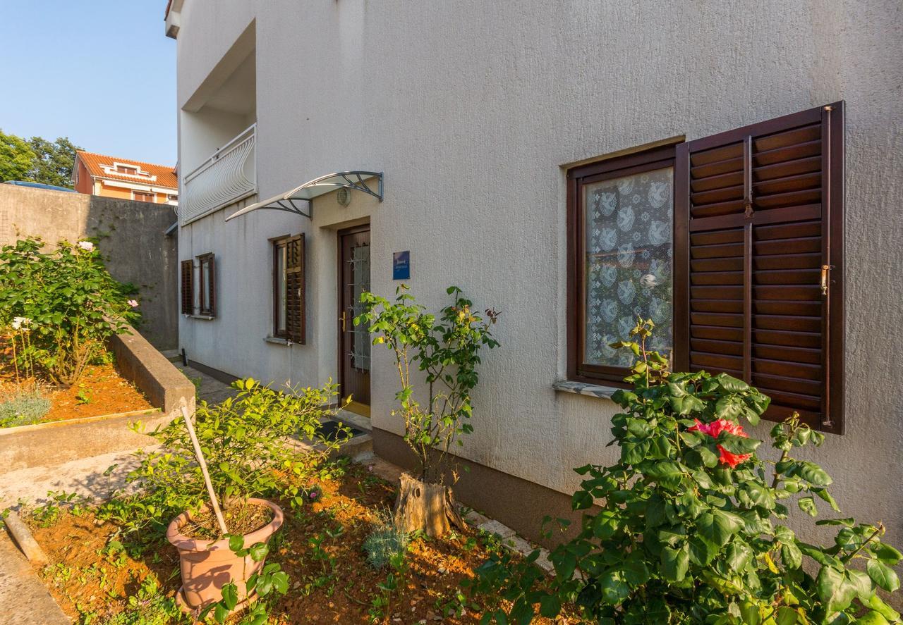 Apartment Domijan By El-Pi Tours Njivice Esterno foto