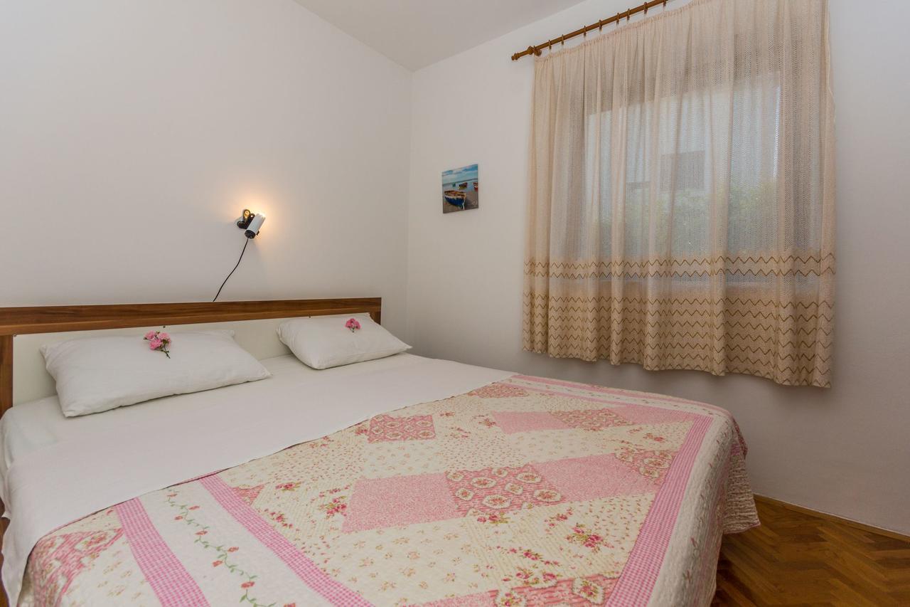 Apartment Domijan By El-Pi Tours Njivice Esterno foto