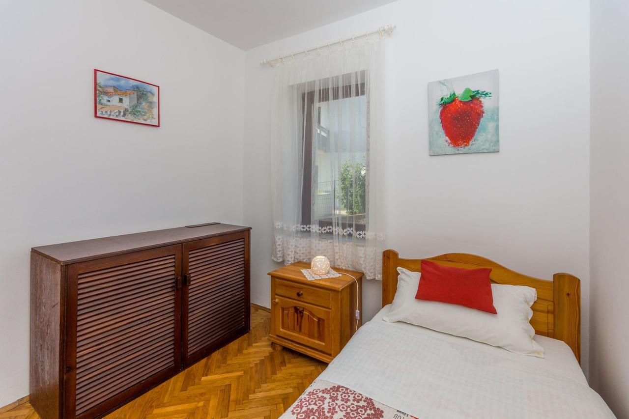Apartment Domijan By El-Pi Tours Njivice Esterno foto