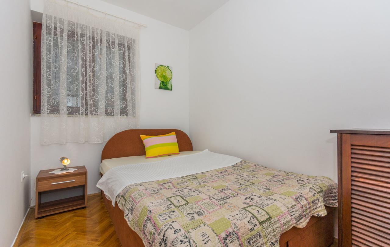 Apartment Domijan By El-Pi Tours Njivice Esterno foto