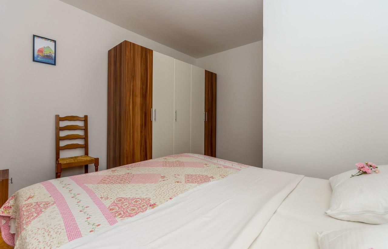 Apartment Domijan By El-Pi Tours Njivice Esterno foto